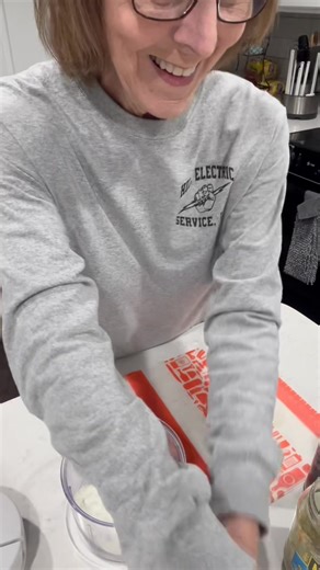 I get a lot of questions on the difference between the food chopper, and the manual food processor. If you were in my Christmas shared rewards group last week, you have already seen this, but for those of you who weren’t in there, I thought I would show you how to use the manual food processor to mix up things quickly. You can see both of these products on my website here as well as some recipes to make in the manual food processor. http://www.pamperedchef.com/pws/kshill | Cookin' Simple , Kim S