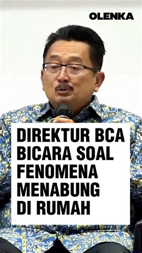 Direktur PT Bank Central Asia Tbk (BCA), Antonius Widodo Mulyono, mengakui bahwa hingga saat ini masih terdapat sebagian masyarakat di Indonesia yang memilih untuk menyimpan uang tunai di dalam rumah. Fenomena tersebut menjadi pengingat bagi industri perbankan dan regulator dalam hal ini Otoritas Jasa Keuangan (OJK) untuk terus meningkatkan literasi keuangan masyarakat, khususnya terkait pentingnya menabung di lembaga perbankan. Widodo menekankan bahwa menyimpan dana di bank jauh lebih aman apab