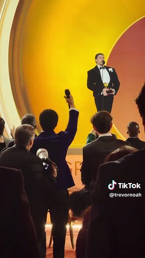 Trevor Noah y Bad Bunny: Momentos Memorables en los Grammys 2026