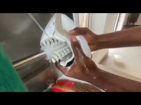 semi Automatic shoe cleaning machine