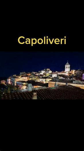 Vista Notturna di Capoliveri: Un Incanto Toscano