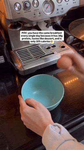 I could never get sick of these tbh🤩 SO good. If you don’t know, get to know!!👇🏼 Recipe for the pancakes: - 1 egg - 1/4 cup egg whites - 1/2 cup whipped cottage cheese (I use friendship brand!) - 1/4 cup @birchbenders protein pancake mix (still 29g protein with regular pancake mix!) My fav addition is strawberry and chocolate chips! Some other favorites are apple cinnamon, mixed berry, and pumpkin spice! MACROS (without toppings): 26g carbs, 7g fat, 38g protein for 325 cals❤️ | Fitness 4 Lazy