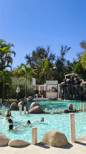 Disfrutando de este clima en Agua Caliente. ¿Sigues sin conocer nuestro hotel? ¡Anímate! ☀️😎 #AguaCaliente #ParqueAcuático #Alberca #Pool #Hotel #sunnyday #VillaCorona #Jalisco | Agua Caliente