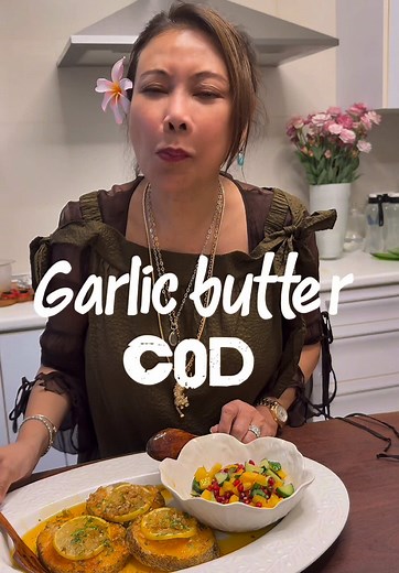 🎉Happy New Year! Garlic butter Cod fish with lemon! Sedap tak terhingga. That pomegranate salad was just perfect together. 🥳I spent the evening with my 19 pets and that was almost perfect for me. Perfect if hubby is around. Anticipating fireworks, I rounded up my cats and dogs close, so they’d feel safe! Tiger Mum is here! 🎉At 12am when the fireworks went off I went outside with head in a towel ( just showered) to look for Daiwa our 17 year old cat who prefers to stay outside. She seemed ok s