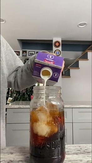 Make the easiest iced coffee at home using Javy Coffee 😋