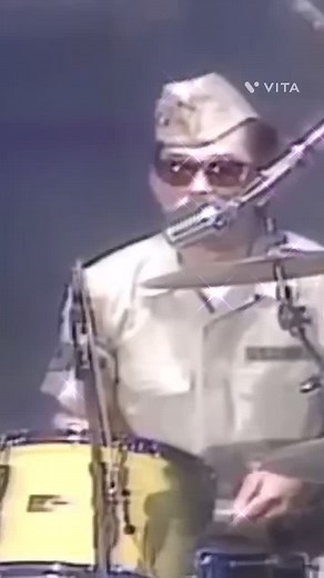 ヴィーナス - コニーの可愛らしいキッスは目にして (All-Deez楽曲)