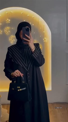 ‎عبآيتي‎ on Instagram: "✨Abay classic Noir 🖤 ✨Les tailles disponibles (taille1/2) ✨Prix 6500da abaya+sou abaya ✨Command par msg prv 🫶🏻 #abaya #hijabstyle #fashionstyle #instagram #trendreels"