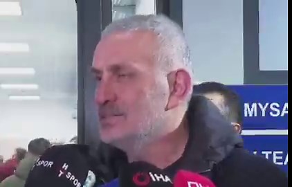 İbrahim Hacıosmanoğlu’nun “silahlı baskın” dediği olay, 2014 yılının Ekim ayında yaşanmıştı:A Milli Takım’ın Hollanda ile oynadığı kritik maçın ardından ay-yıldızlı ekibin kamp yaptığı otel, eşi benzeri görülmemiş bir skandala sahne oldu. Beşiktaşlı futbolcu Gökhan Töre’nin, takım arkadaşları Ömer Toprak ve Hakan Çalhanoğlu’nun odasını silahla bastığı iddia edilmişti.Yedek Kartla Oda BaskınıEdinilen bilgilere göre olaylar dizisi, Hollanda maçı sonrası bir gece kulübünde başladı. İddiaya göre, es