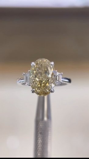 💛✨ Custom-Made Golden Trinity ✨💛 Intense yellow lab-grown center trapezoid sides = unstoppable sparkle. Made to stand out. Made for your story. Would you say YES?👇 #instajewelry #engagementring #labdiamonds #everyone | Fame Diamonds