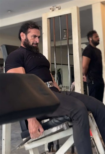 LEG EXTENSION 💪🏻🔥 #foryou #foryoupage #gymlife #fitnesslifestyle #shahidkhanfitnes💪💪💪💪💪💪💪💪💪