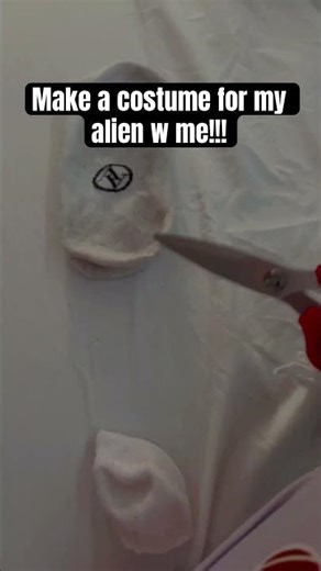 Make an alien costume w me!