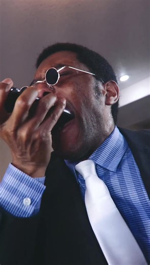 Leorio Phone Eating Moment