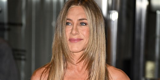 Jennifer Aniston’s Anti-White Sneakers From Hollywood’s Go-To Brand Are the Most Practical, Luxe-Looking Shoes for Fall