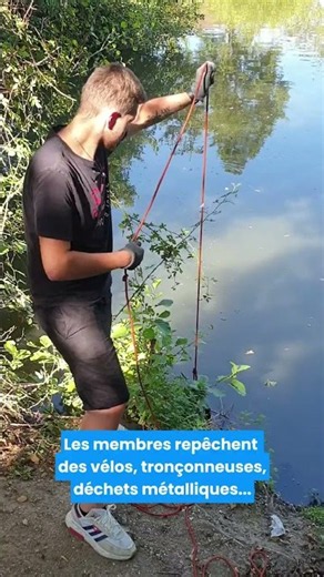 They are magnet fishing in Pont-Audemer