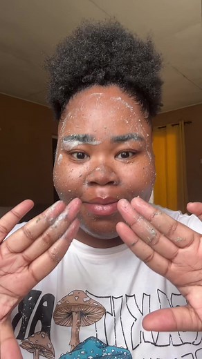 The new @Centellian24 Medeca Matcha Toning Peeling Gel is so gentle and great for people with sensitive skin who struggle with buildup. It gently exfoliates removing that layer of dead skin helping your skincare to absorb better👏🏾❤️ #matcha #peelinggel #centellian24 #koreanskincare