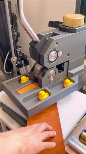 Mesin Emboss Kulit Paling Canggih & Estetik #LeatherCraft #InovasiCerdas #SeniCaraEfisien #shorts