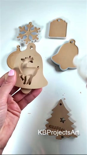 Unmoulding my new cappuccino Jesmonite Christmas ornaments 🎄#jesmonite #diy #giftideas #homedecor