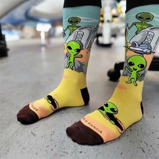 Alien Crash AI video (online-video-cutter.com).mp4