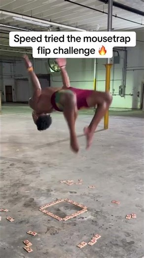 His foot 😮 (via ishowspeed/TT)