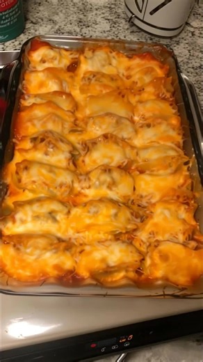 Recipe Name: Cheesy Stuffed Rolls Bake Ingredients: crescent dough or soft rolls, cooked ground beef or chicken, marinara sauce, mozzarella cheese, garlic powder, Italian seasoning and butter. Recipe: Fill the dough with the seasoned meat and a little cheese, then roll the pieces and place them in a baking dish. Spoon over marinara, top with more mozzarella and bake until the rolls are puffed and the cheese is browned. Let them cool slightly before serving. Bake these cheesy rolls tonight and wa