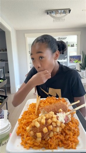 Sefari’s Put TOO Much Food In Here Mouth🫣