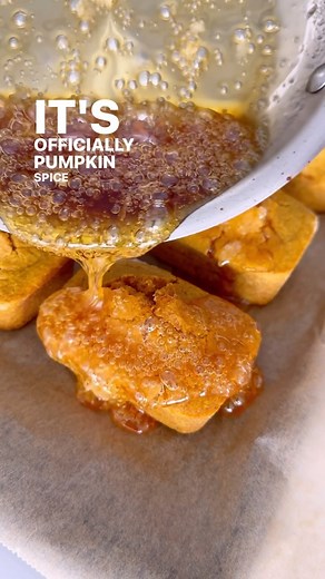 Justin Schuble | DCFoodPorn | PUMPKIN CORNBREAD w/ a CREME BRULEE hard shell topping 🤤 using @krusteaz Southern Cornbread mix makes this recipe a breeze! And Krusteaz... | Instagram