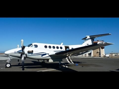 HD Beechcraft King Air 200 Walk Around and Full Cabin and Cockpit Tour at San Carlos Airprt-KSQL