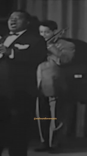 La Vie En Rose by Louis Armstrong | Lyrics and Traducción