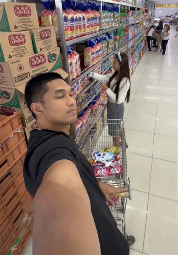 Come grocery shopping with us 🛒 Full vlog on YT🎥 Link in bio⛓️‍💥 @aila mei zeller @Aila & Waward🍌 #ailawaward #dayinalife #funnyvideos #couplegoals #publicvsprivateschool