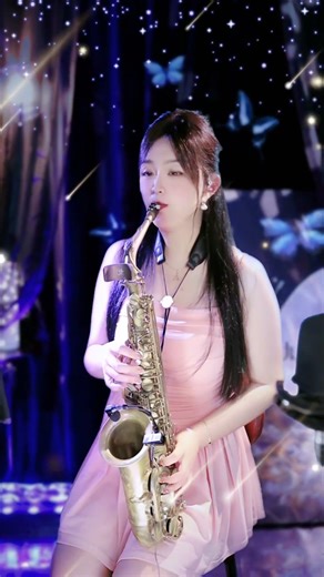 古典科班出身乐乐直播演奏萨克斯瞬间 #萨克斯演奏 #美女音乐人 #直播现场 #Saxophone #MusicLive