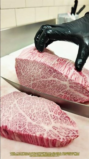 精密肉処理：卓越した霜降りを持つプレミアム和牛トリチップのスライス