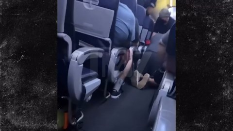 New Video of United Airlines Passenger Who Died Receiving CPR Mid-Flight, COVID Scare