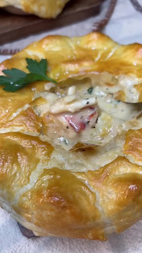 Delicious Lobster Pot Pie Recipe for Seafood Lovers