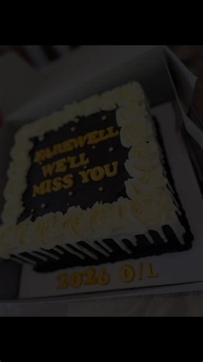 Customized 2kg chocolate cake with buttercream frosting🖤#creatorsearchinsights#cakesoftiktok #choclate #viralvideo #fyppppppppppppppppppppppp