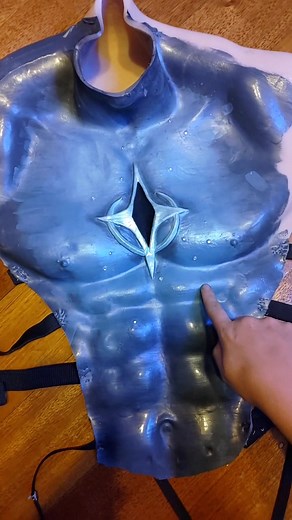 wearing the silicone chest has been a weird sensation! on the one hand, feels awesome to have abs! on the other, it's a weeeeeird texture and heavy as heck! #aaravoscosplay #thedragonprince #aaravos