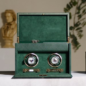 The only watch winder with the patented technology that counts turns per day. Keep your watch wound to perfection with our British Racing Green Double Winder with added storage. #WOLF1834 | WOLF