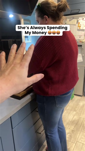 Luxury makeup gift set featuring a full beauty kit with eyeshadow palettes, face powders, blush, lipstick and cosmetic accessories, presented in an elegant high-end gift box ideal for everyday makeup or special occasions, perfect all-in-one makeup set for women who want versatile shades, smooth application and a premium unboxing experience suitable for gifting or personal use. #makeupgiftset #cosmeticset #beautykit #makeupcollection #giftforher luxury makeup gift set, makeup gift set for women, 