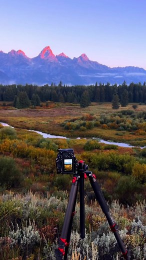 The Scene 🌅 vs The Shot 📷 with my @Sony Alpha A7 IV - the perfect travel camera with 15 stops of dynamic range, a flip out screen and perfect auto focus. #ad
