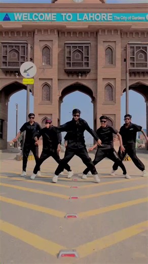 #viral #streetdance #choreography #public #viraltiktok #tranding #standwithkashmir #dancelife #500k #foryoupage #foryou #breakdance #hiphop #Dubai #SaudiArab #USA #qatar #canada
