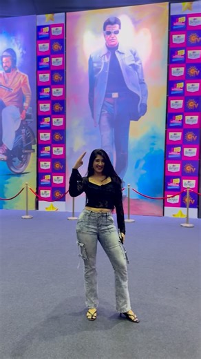 Shalini on Instagram: "✨Watching this tribute come alive by @bergerpaintsindia was truly magical. ✨ Now the stage is open for fans everywhere. Message “Hi” to 9555780000 on WhatsApp and let your heartfelt words shine. #TributeByBerger #PaintYourImagination #superstar"