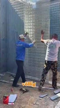Spray concrete onto the steel mesh – and the wall is instantly standing. That's how the 3D panel ...