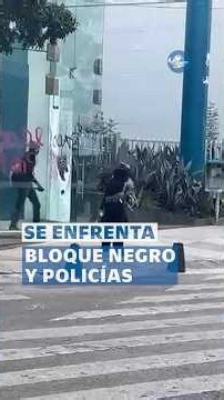 Bloque negro genera tensión durante marcha por los 43 normalistas #shorts
