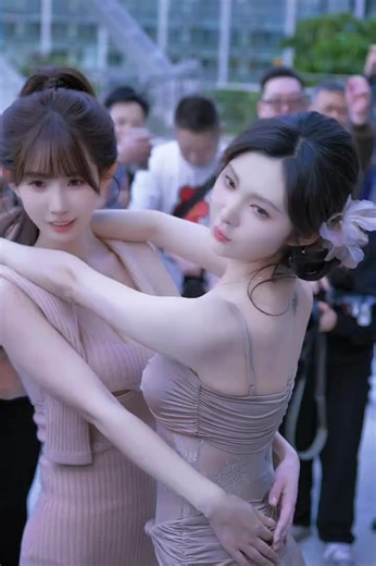 Beautiful women in pairs, doublethehappiness! #streetstylebeauty #perfectfigure #pureandgoddessofdesire #Hana #Snowflake