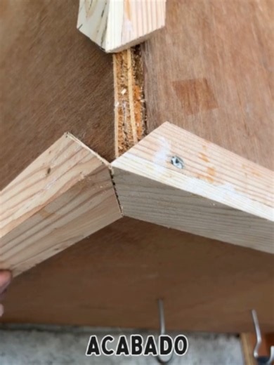 truco para formar una reunión de 3 piezas de madera en la esquina exterior #howto #constructor #trabajadordemadera #trabajadorenmadera #instalación #tips