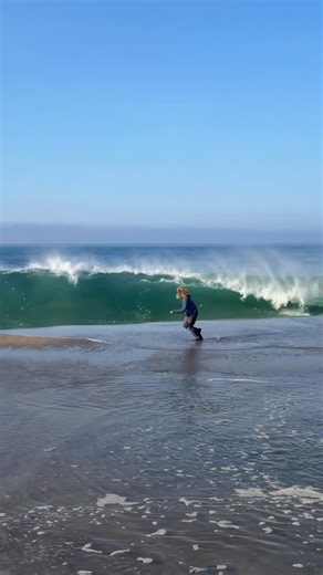 BlairConklin- Skimboarder/Surfer on Instagram: "It’s not advised to wear shoes at the beach but if you do make sure you’ve got your scallywags by @reef . Best shoes for keeping the feet dry during high tide!"