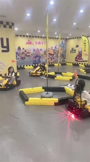 Trò chơi xe Go Kart trong khu vui chơi - Trải nghiệm lái xe an toàn cho bé | SkyNext.vn