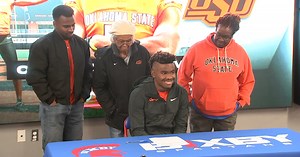 Several local stars sign during early signing period