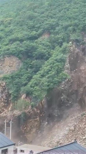 Heart-Stopping! Massive Mudflow Erupting on a Steep Hillside!