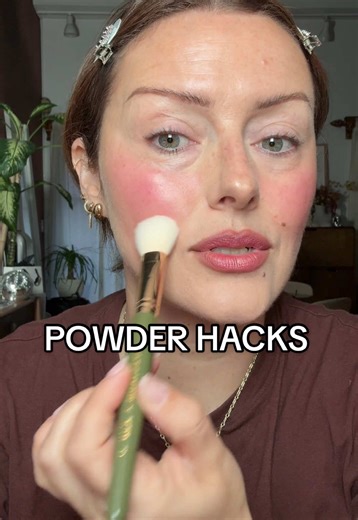 Katiejanehughes (@katiejanehughes) - The Many ways of using a setting powder!!! #SettingPowder #FacePowder #MakeupLongevity #LongLastingMakeup #PowderHacks #PowderTips #fyp