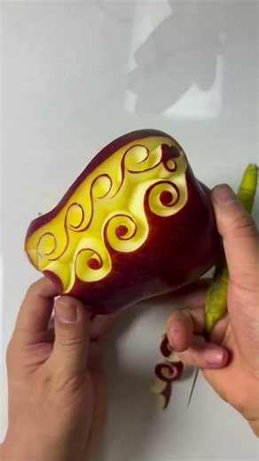 Stunning Apple Carving Art: A Beautiful Design You Won't Believe #shorts #ytshorts